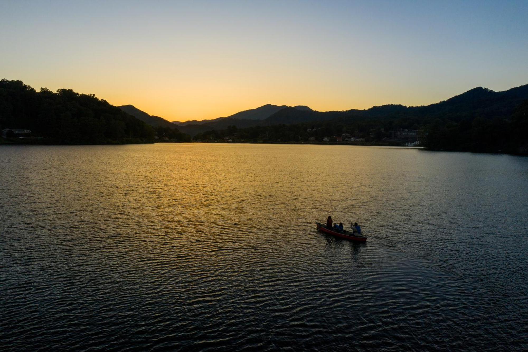 Hood Lower Lake Junaluska 外观 照片